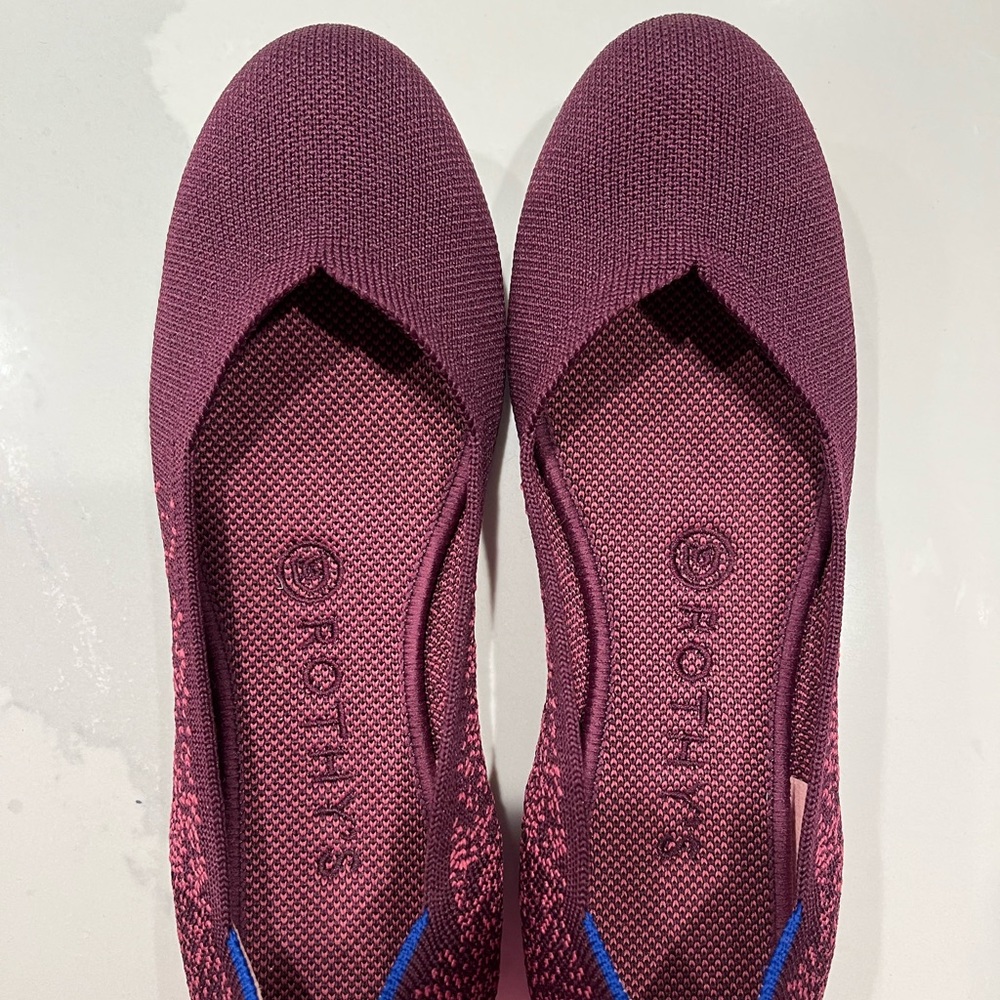 Gorgeous Rothy’s flats size 7 maroon color